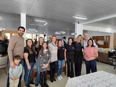Família Giacobo celebra os 50 anos da Dimagil com bênção e homenagem aos colaboradores
